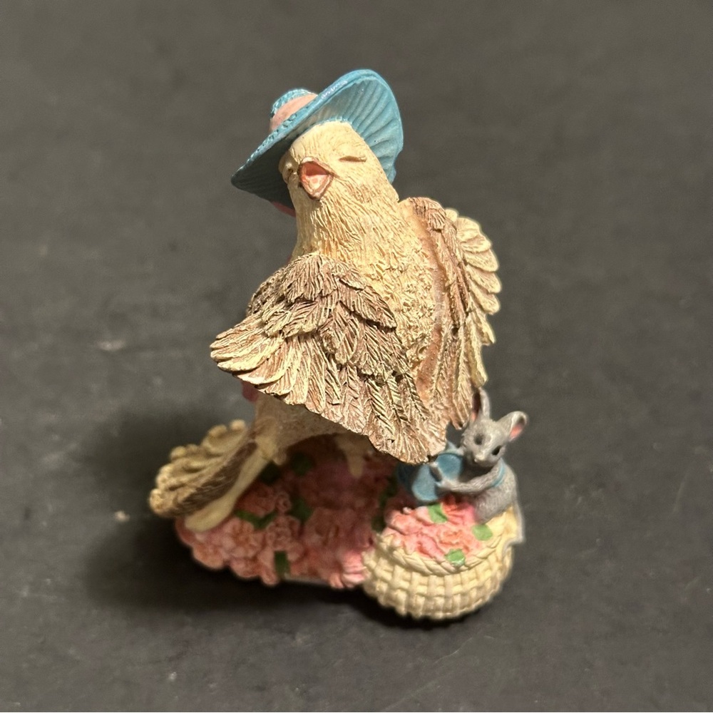 Avon Collectible Bird in Hat and Little Mouse Figurine 1994. Price for fast sale